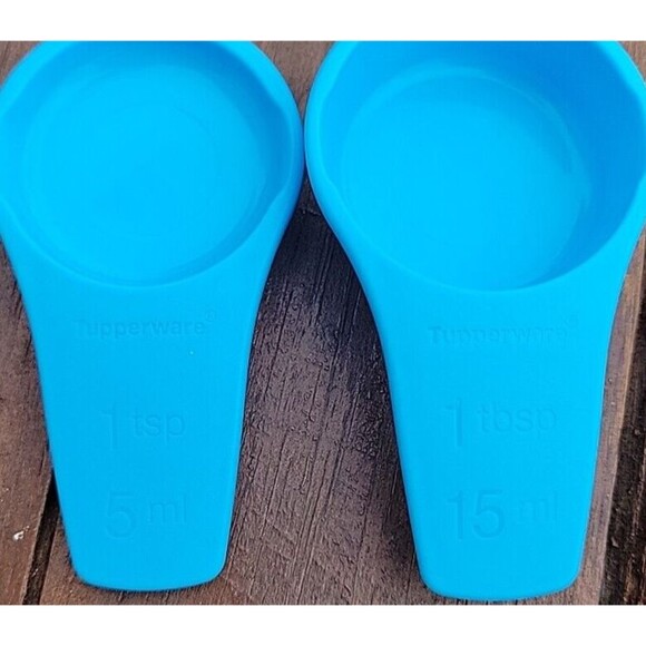 Tupperware Refrigerator Magnet Mini Measuring Spoons TBSP-TSP Salt Water Blue - Picture 6 of 6